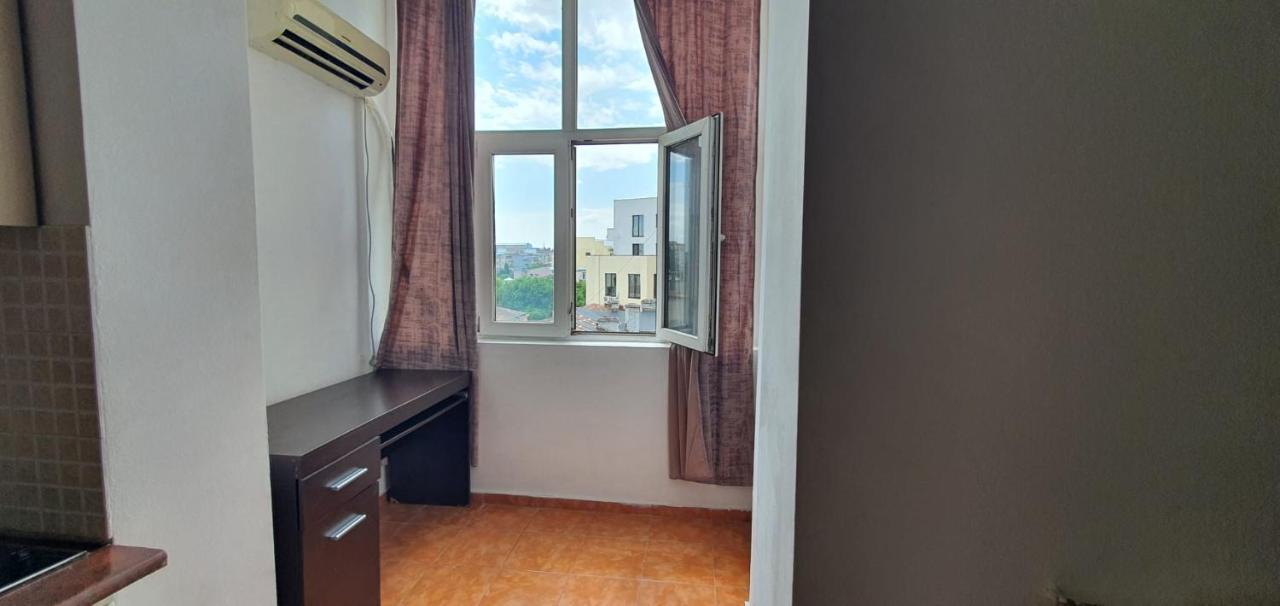 City Center Majestic Studio Apartment Bukares Bagian luar foto