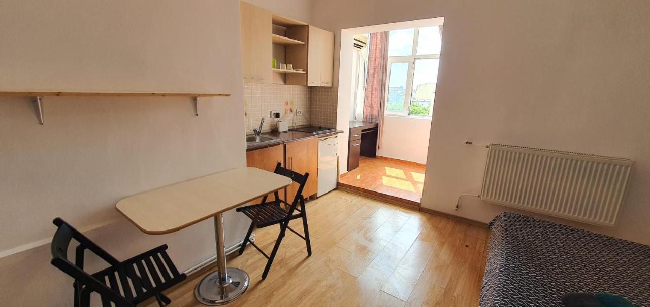 City Center Majestic Studio Apartment Bukares Bagian luar foto
